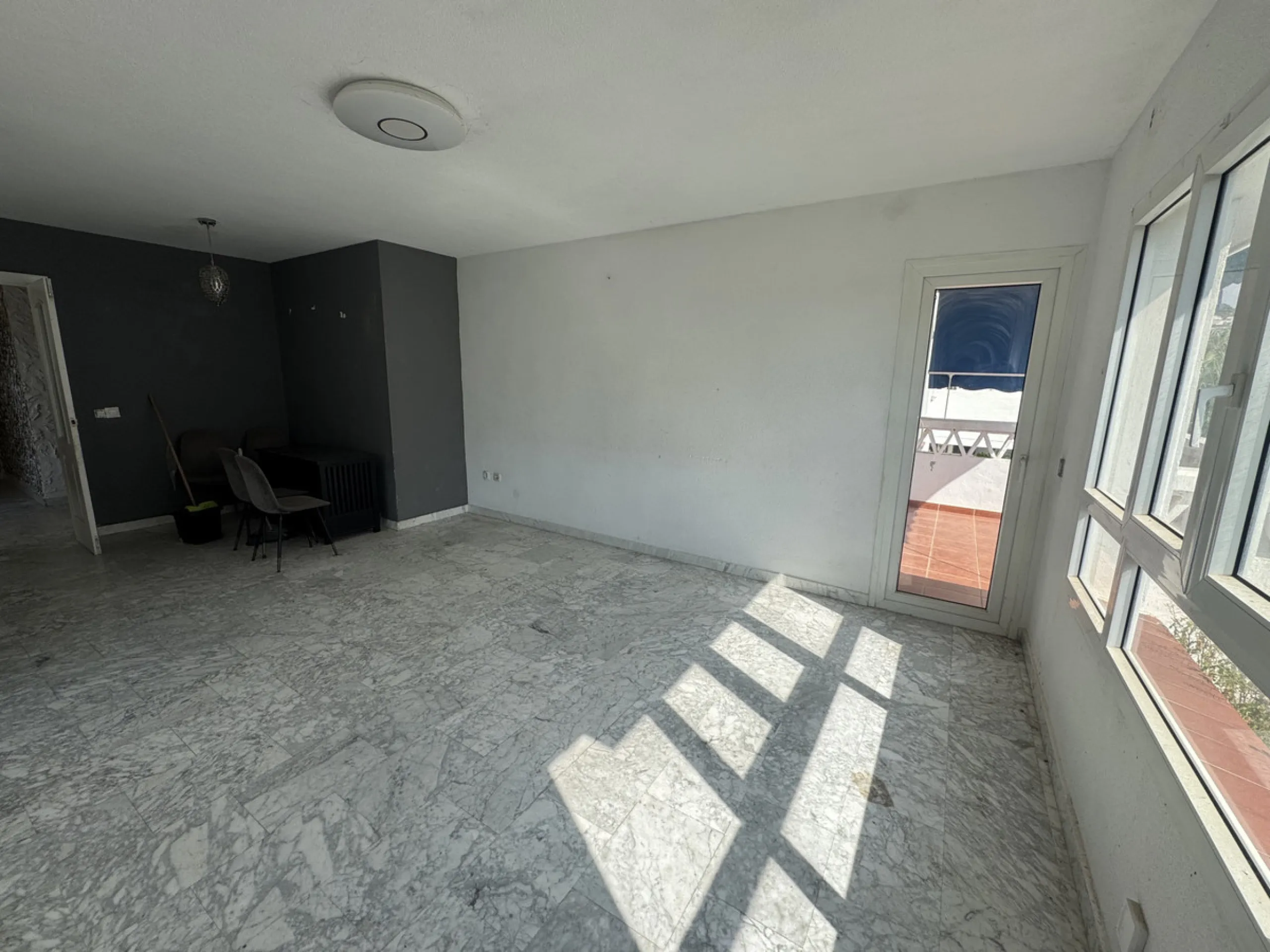 Apartment - Middle Floor Apartment в продаже в Marbella, Málaga. В доме 4 спален и 2 ванных комнат. Площадь дома 120 м²