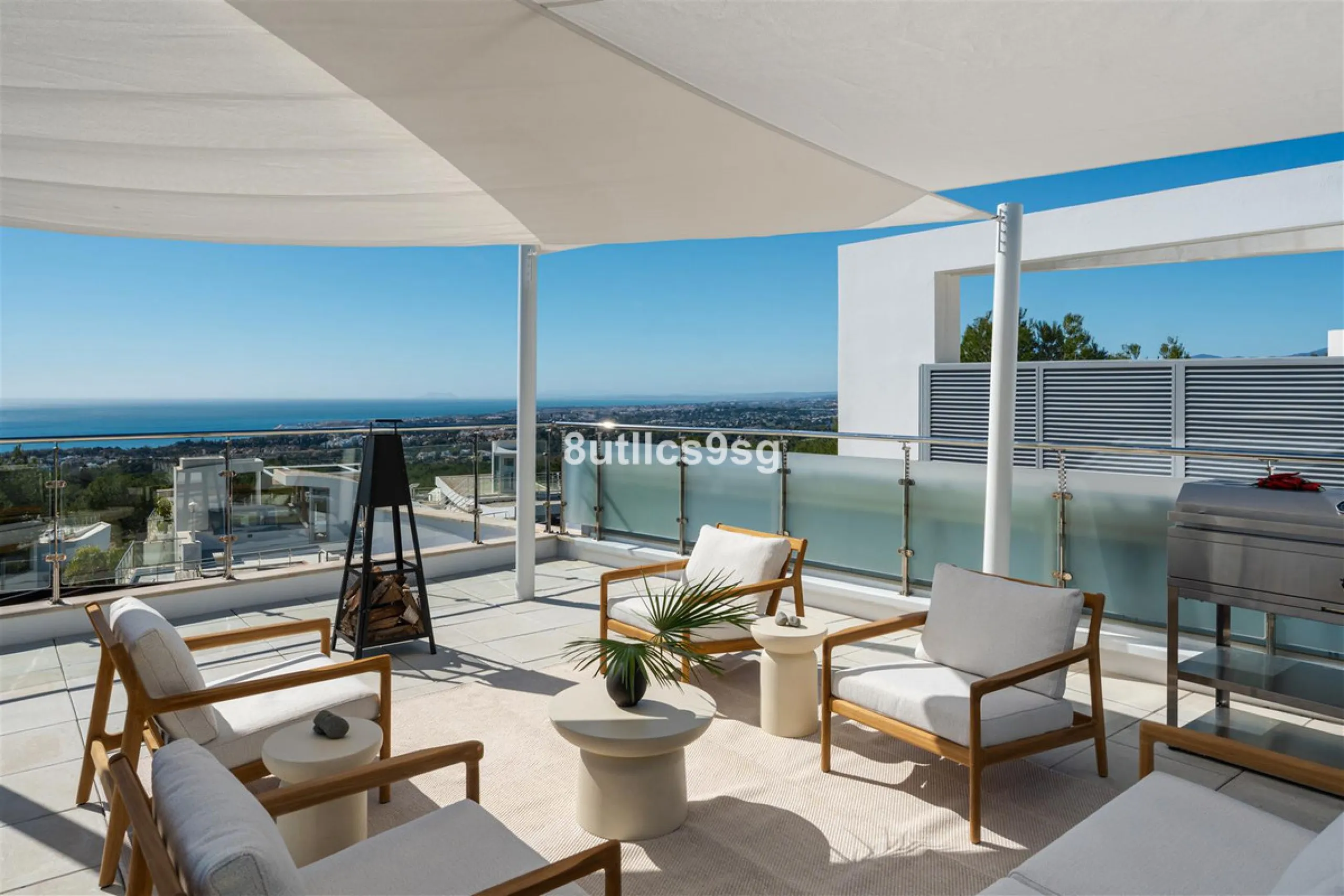 This semi detached house is located in the prestigious area of Sierra Blanca, within the sought-after Marbella Golden Mile in Marbella, Malaga. The property stands out for its generous dimensions, offering 486m² of built space and a 268m² terrace, as well