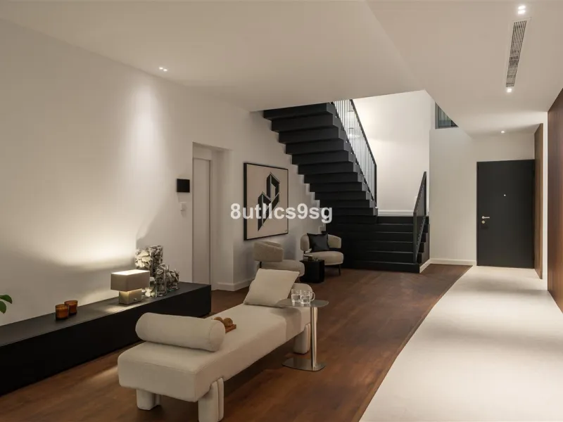 This semi detached house is located in the prestigious area of Sierra Blanca, within the sought-after Marbella Golden Mile in Marbella, Malaga. The property stands out for its generous dimensions, offering 486m² of built space and a 268m² terrace, as well