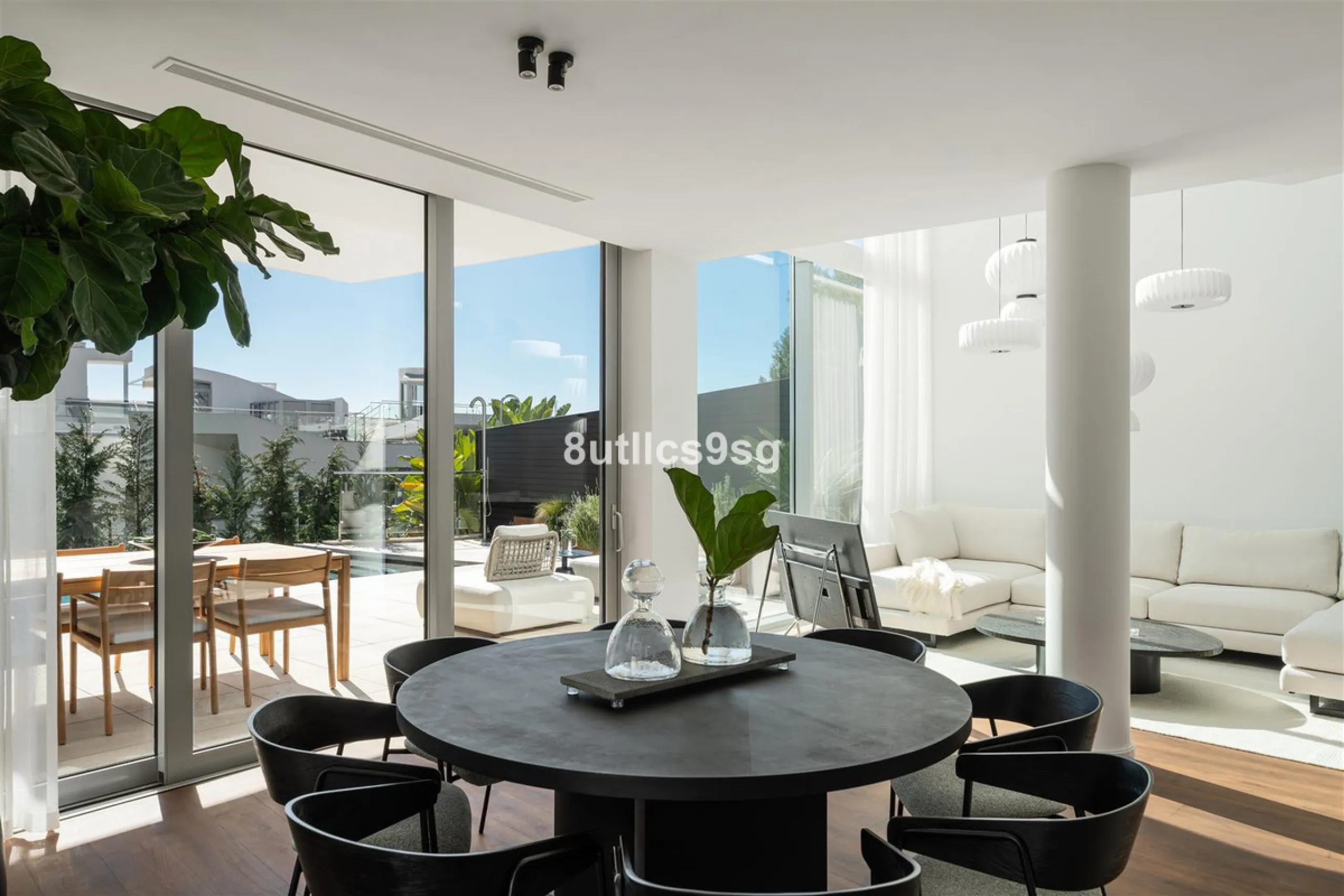 This semi detached house is located in the prestigious area of Sierra Blanca, within the sought-after Marbella Golden Mile in Marbella, Malaga. The property stands out for its generous dimensions, offering 486m² of built space and a 268m² terrace, as well