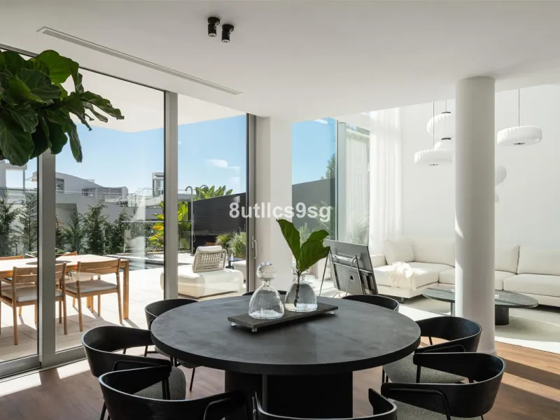 This semi detached house is located in the prestigious area of Sierra Blanca, within the sought-after Marbella Golden Mile in Marbella, Malaga. The property stands out for its generous dimensions, offering 486m² of built space and a 268m² terrace, as well