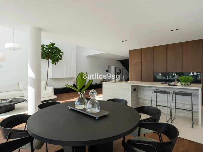 This semi detached house is located in the prestigious area of Sierra Blanca, within the sought-after Marbella Golden Mile in Marbella, Malaga. The property stands out for its generous dimensions, offering 486m² of built space and a 268m² terrace, as well
