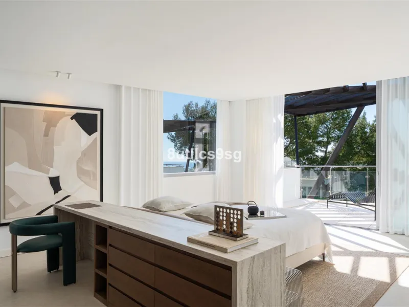 This semi detached house is located in the prestigious area of Sierra Blanca, within the sought-after Marbella Golden Mile in Marbella, Malaga. The property stands out for its generous dimensions, offering 486m² of built space and a 268m² terrace, as well