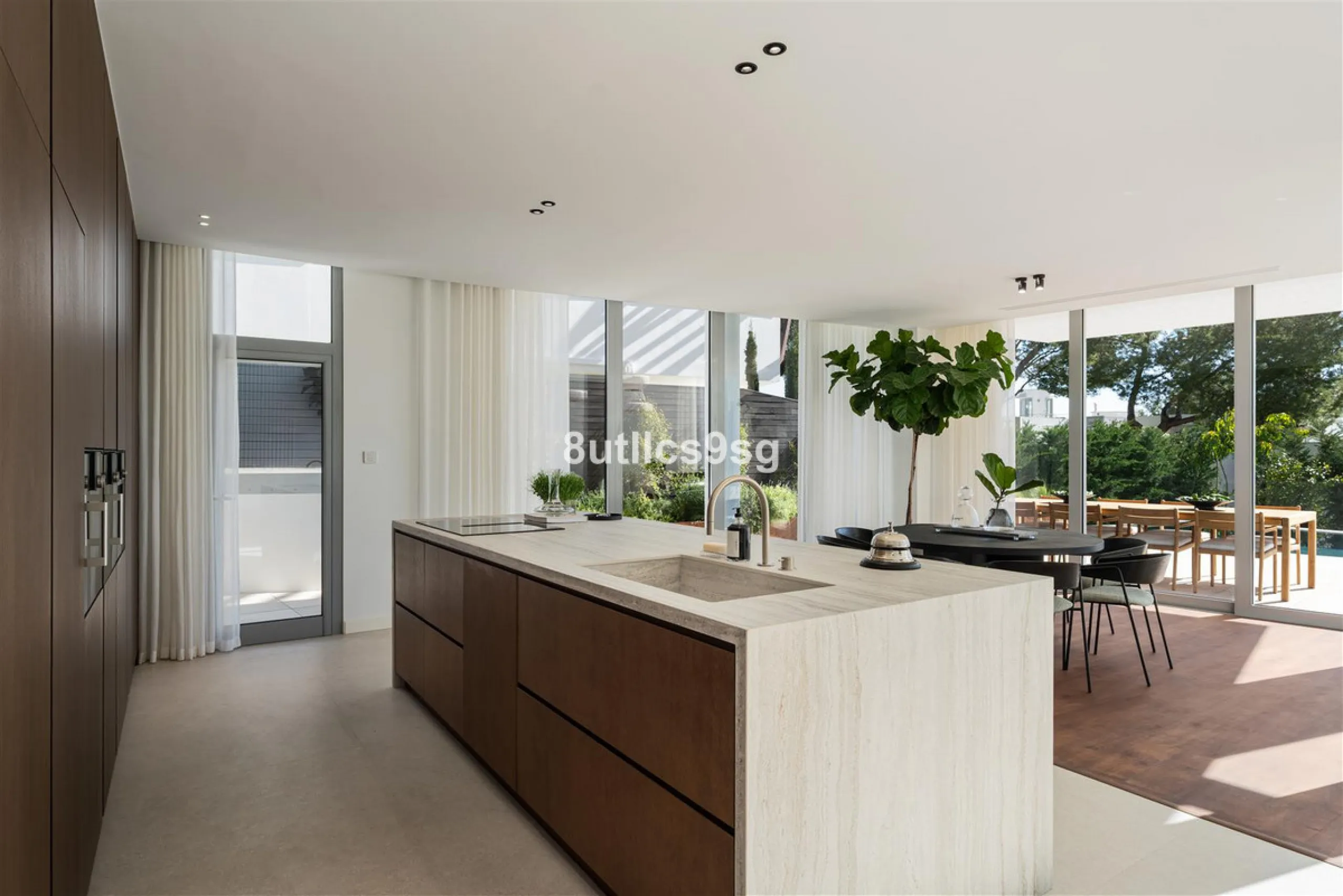 This semi detached house is located in the prestigious area of Sierra Blanca, within the sought-after Marbella Golden Mile in Marbella, Malaga. The property stands out for its generous dimensions, offering 486m² of built space and a 268m² terrace, as well