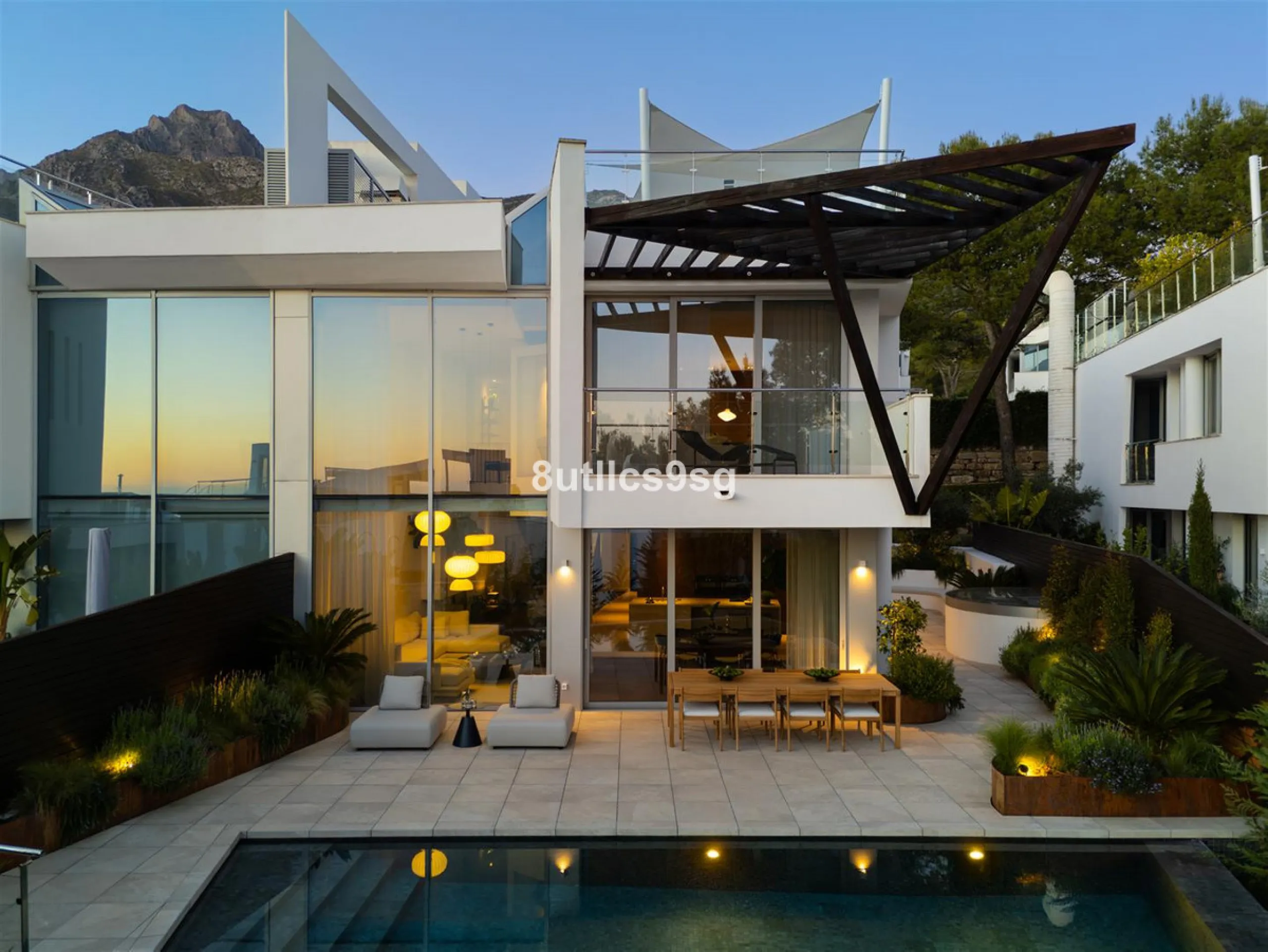 This semi detached house is located in the prestigious area of Sierra Blanca, within the sought-after Marbella Golden Mile in Marbella, Malaga. The property stands out for its generous dimensions, offering 486m² of built space and a 268m² terrace, as well