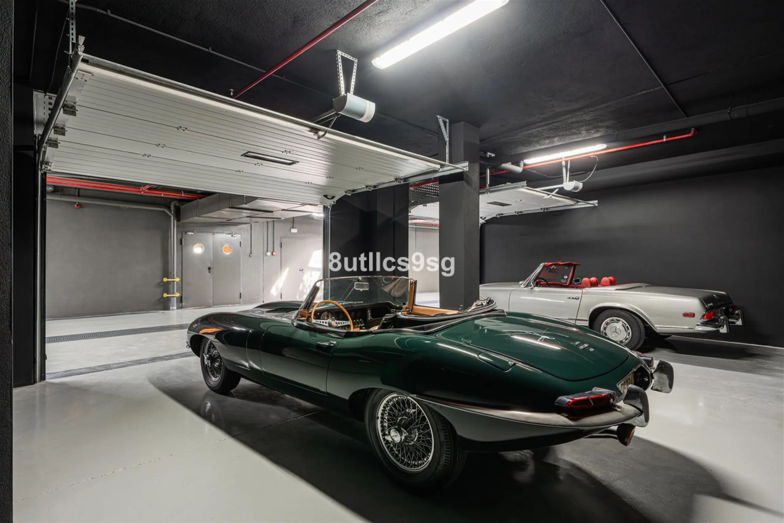 This semi detached house is located in the prestigious area of Sierra Blanca, within the sought-after Marbella Golden Mile in Marbella, Malaga. The property stands out for its generous dimensions, offering 486m² of built space and a 268m² terrace, as well