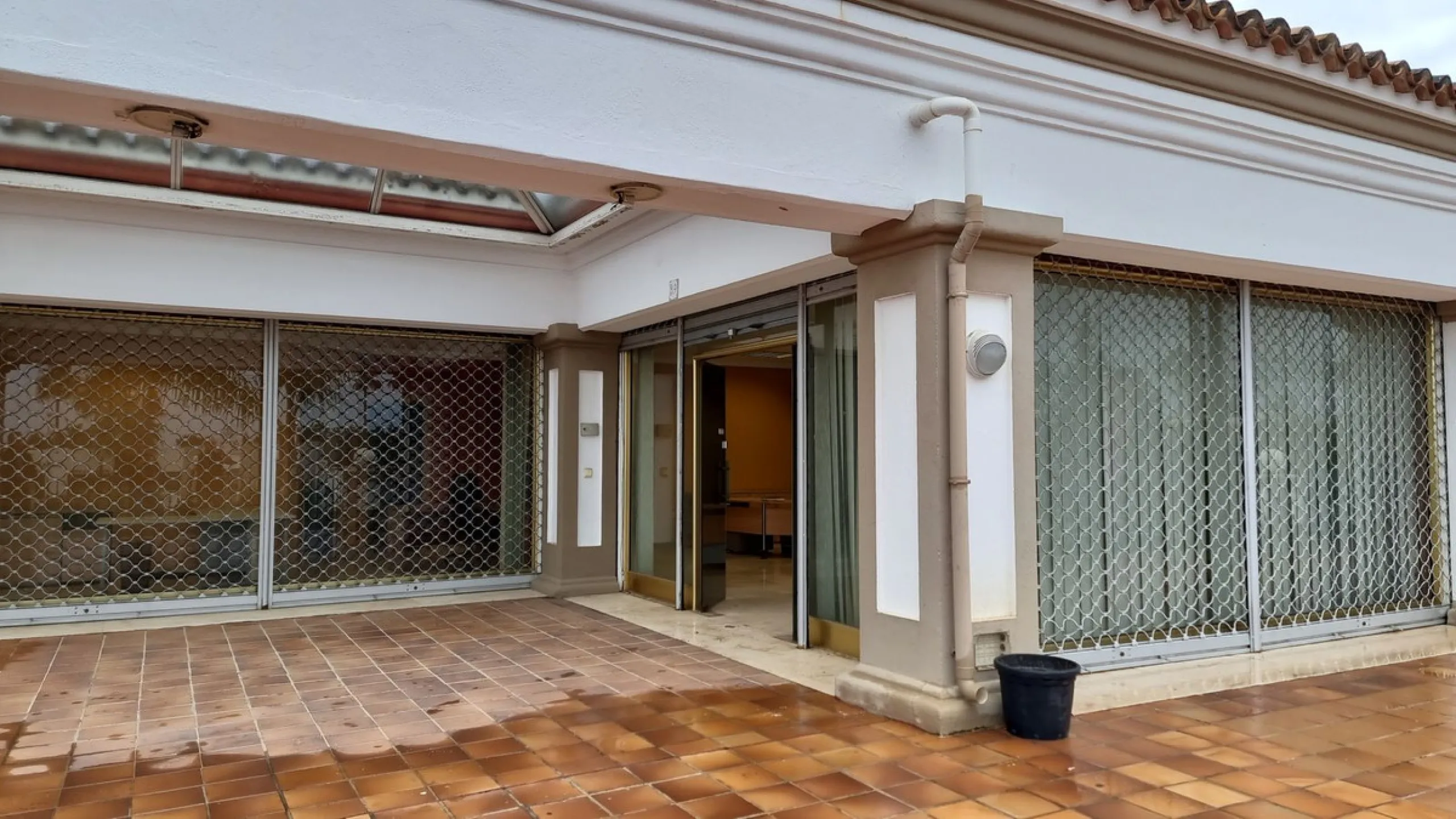 Commercial - Office в продаже в Estepona, Málaga. В доме 2 спален и 1 ванных комнат. Площадь дома 94 м²