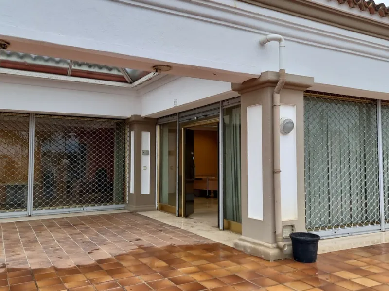Commercial - Office в продаже в Estepona, Málaga. В доме 2 спален и 1 ванных комнат. Площадь дома 94 м²