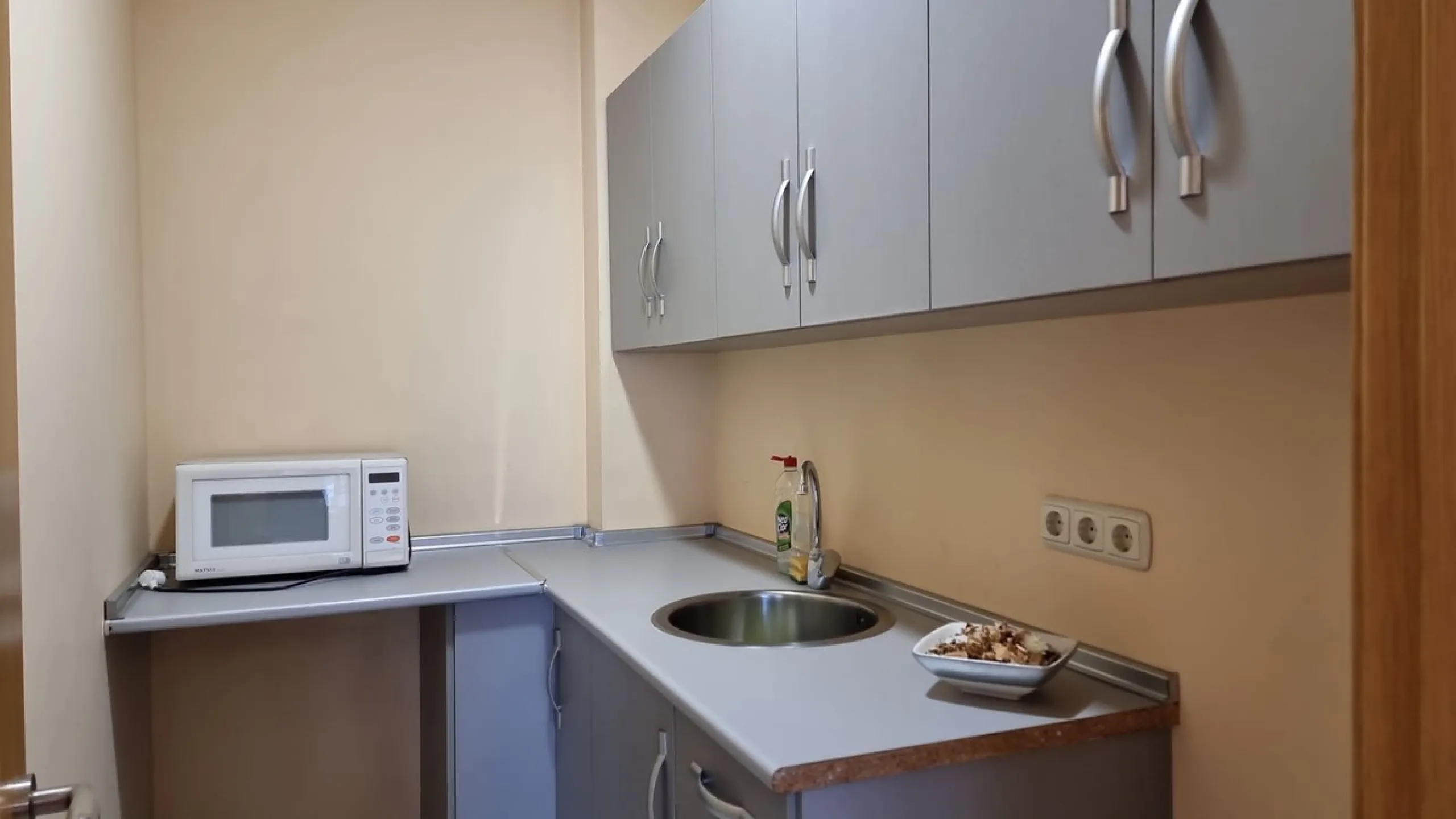 Commercial - Office в продаже в Estepona, Málaga. В доме 2 спален и 1 ванных комнат. Площадь дома 94 м²