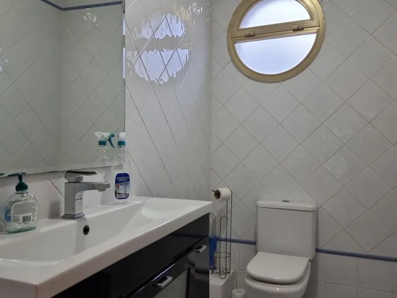 Commercial - Office в продаже в Estepona, Málaga. В доме 2 спален и 1 ванных комнат. Площадь дома 94 м²