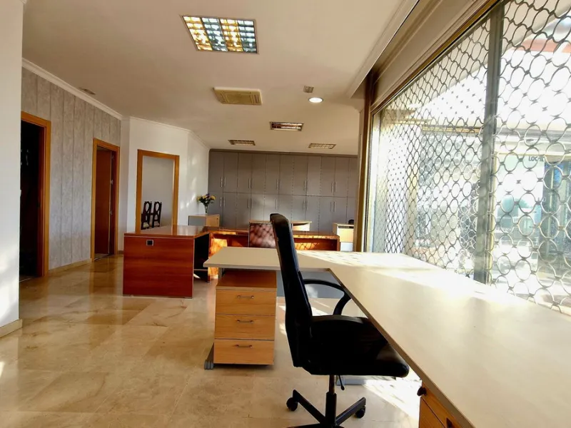 Commercial - Office в продаже в Estepona, Málaga. В доме 2 спален и 1 ванных комнат. Площадь дома 94 м²