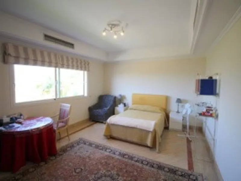 Nice apartment for sale located within a complex. With common green area surrounded by gardens with a large communal pool.