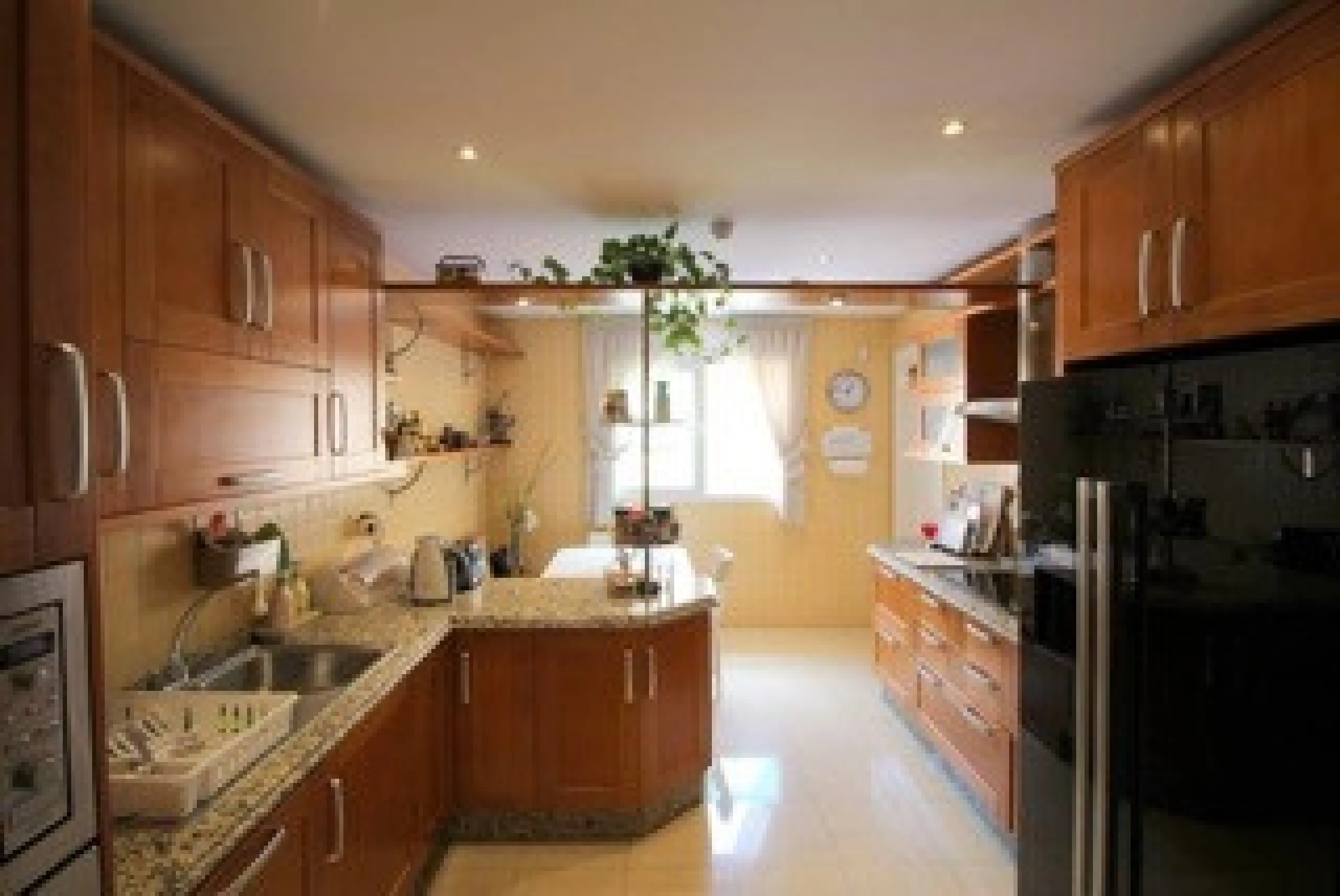 Apartment - Middle Floor Apartment в продаже в Marbella, Málaga. В доме 4 спален и 3 ванных комнат. Площадь дома 389 м²