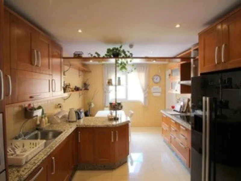 Apartment - Middle Floor Apartment в продаже в Marbella, Málaga. В доме 4 спален и 3 ванных комнат. Площадь дома 389 м²