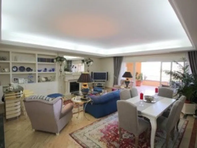 Apartment - Middle Floor Apartment в продаже в Marbella, Málaga. В доме 4 спален и 3 ванных комнат. Площадь дома 389 м²