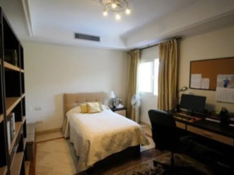 Apartment - Middle Floor Apartment в продаже в Marbella, Málaga. В доме 4 спален и 3 ванных комнат. Площадь дома 389 м²