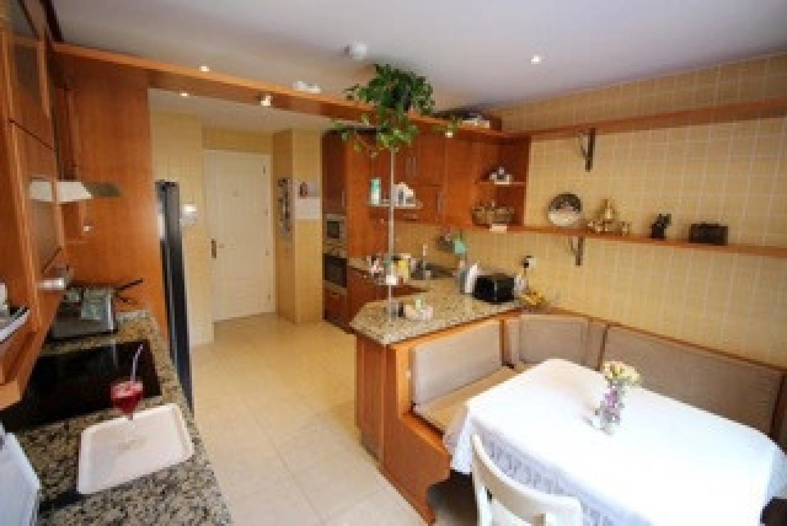 Apartment - Middle Floor Apartment в продаже в Marbella, Málaga. В доме 4 спален и 3 ванных комнат. Площадь дома 389 м²