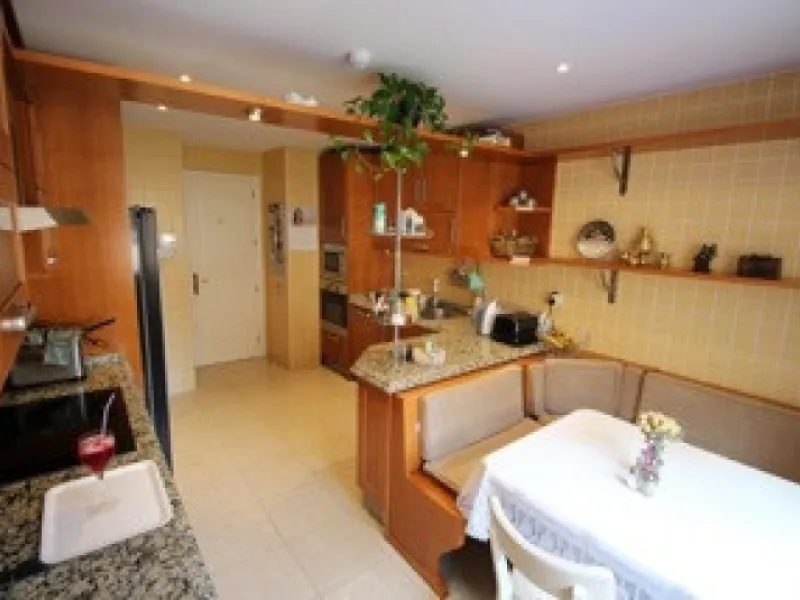 Apartment - Middle Floor Apartment в продаже в Marbella, Málaga. В доме 4 спален и 3 ванных комнат. Площадь дома 389 м²