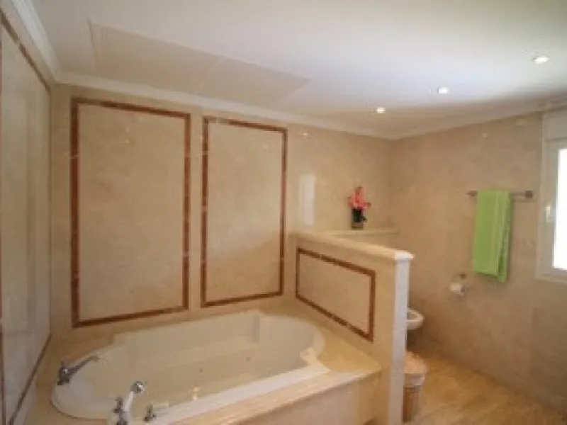 Apartment - Middle Floor Apartment в продаже в Marbella, Málaga. В доме 4 спален и 3 ванных комнат. Площадь дома 389 м²