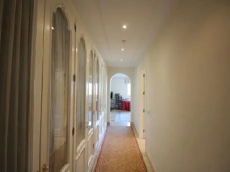Apartment - Middle Floor Apartment в продаже в Marbella, Málaga. В доме 4 спален и 3 ванных комнат. Площадь дома 389 м²