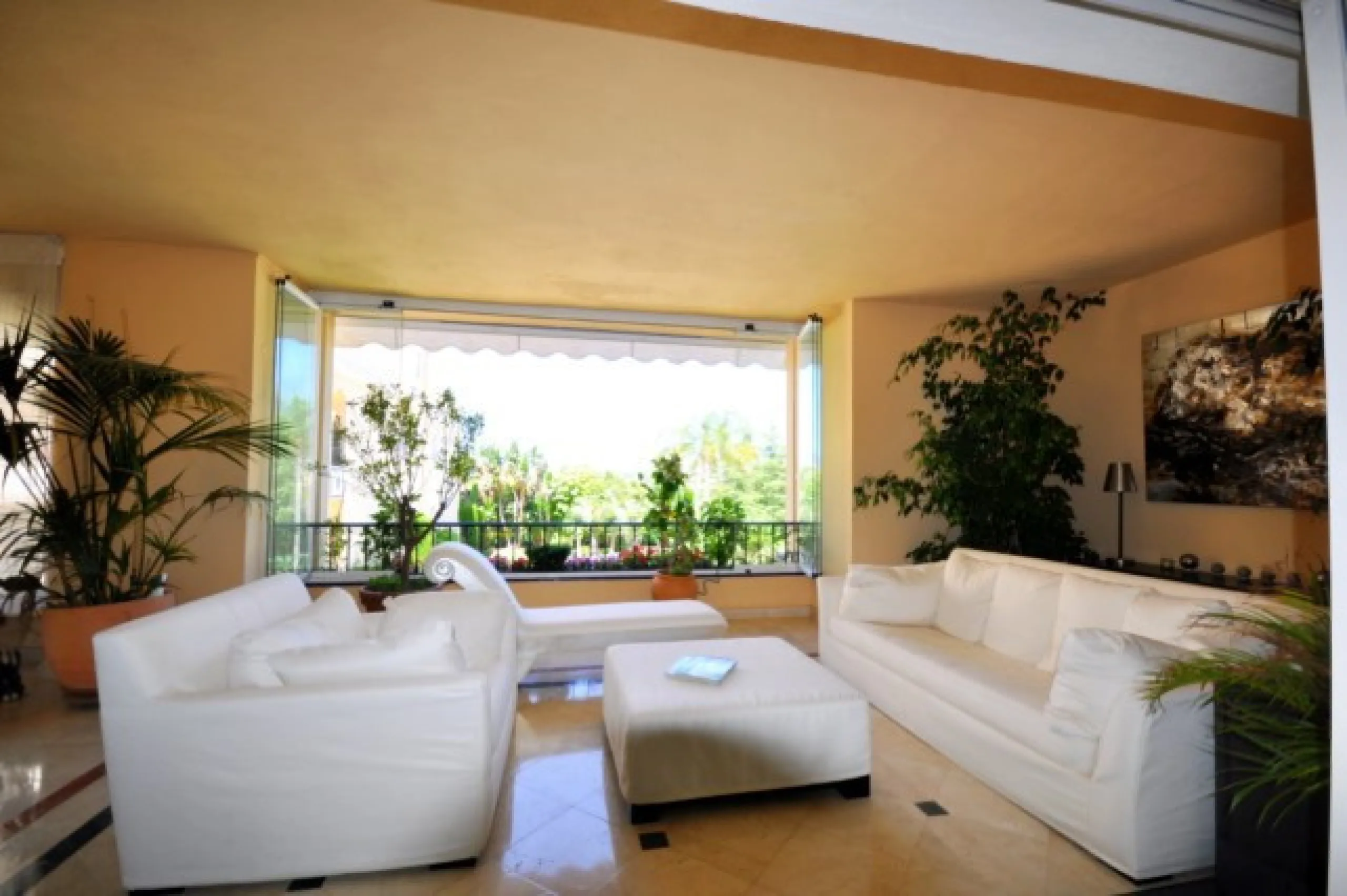 Apartment - Middle Floor Apartment в продаже в Marbella, Málaga. В доме 4 спален и 3 ванных комнат. Площадь дома 389 м²
