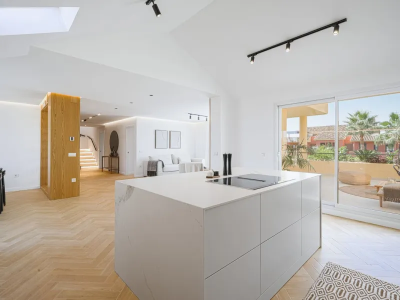 Spectacular Duplex Penthouse with Sea Views on the New Golden Mile