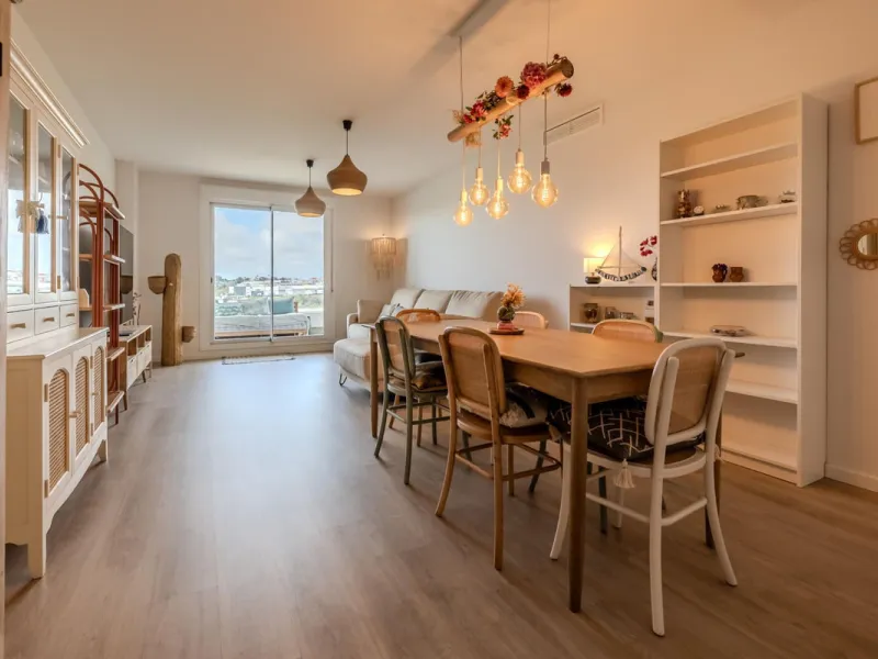 Located in the Campana area of Nueva Andalucia, an international and lively area to live in, with all amenities within walking distance of your home, including restaurants, pharmacies, schools, supermarkets, etc. Jardines de Guadaiza is a modern apartment
