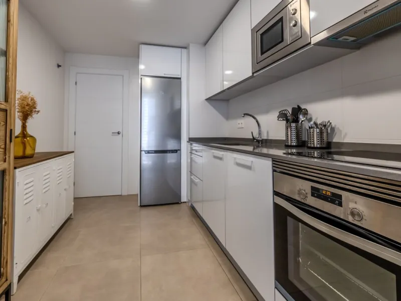 Located in the Campana area of Nueva Andalucia, an international and lively area to live in, with all amenities within walking distance of your home, including restaurants, pharmacies, schools, supermarkets, etc. Jardines de Guadaiza is a modern apartment