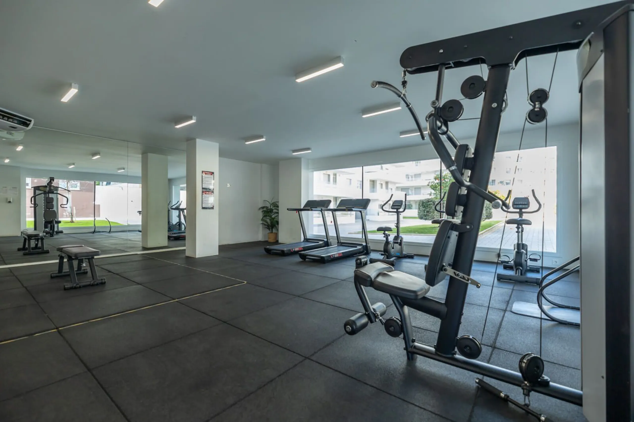 Located in the Campana area of Nueva Andalucia, an international and lively area to live in, with all amenities within walking distance of your home, including restaurants, pharmacies, schools, supermarkets, etc. Jardines de Guadaiza is a modern apartment