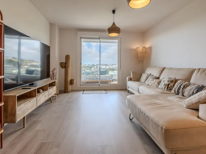 Located in the Campana area of Nueva Andalucia, an international and lively area to live in, with all amenities within walking distance of your home, including restaurants, pharmacies, schools, supermarkets, etc. Jardines de Guadaiza is a modern apartment