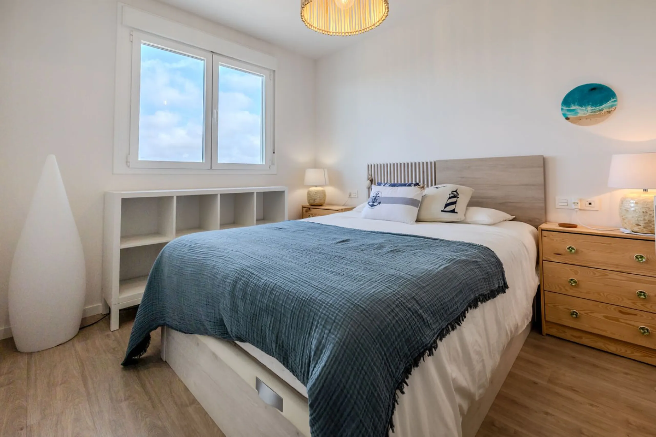 Located in the Campana area of Nueva Andalucia, an international and lively area to live in, with all amenities within walking distance of your home, including restaurants, pharmacies, schools, supermarkets, etc. Jardines de Guadaiza is a modern apartment