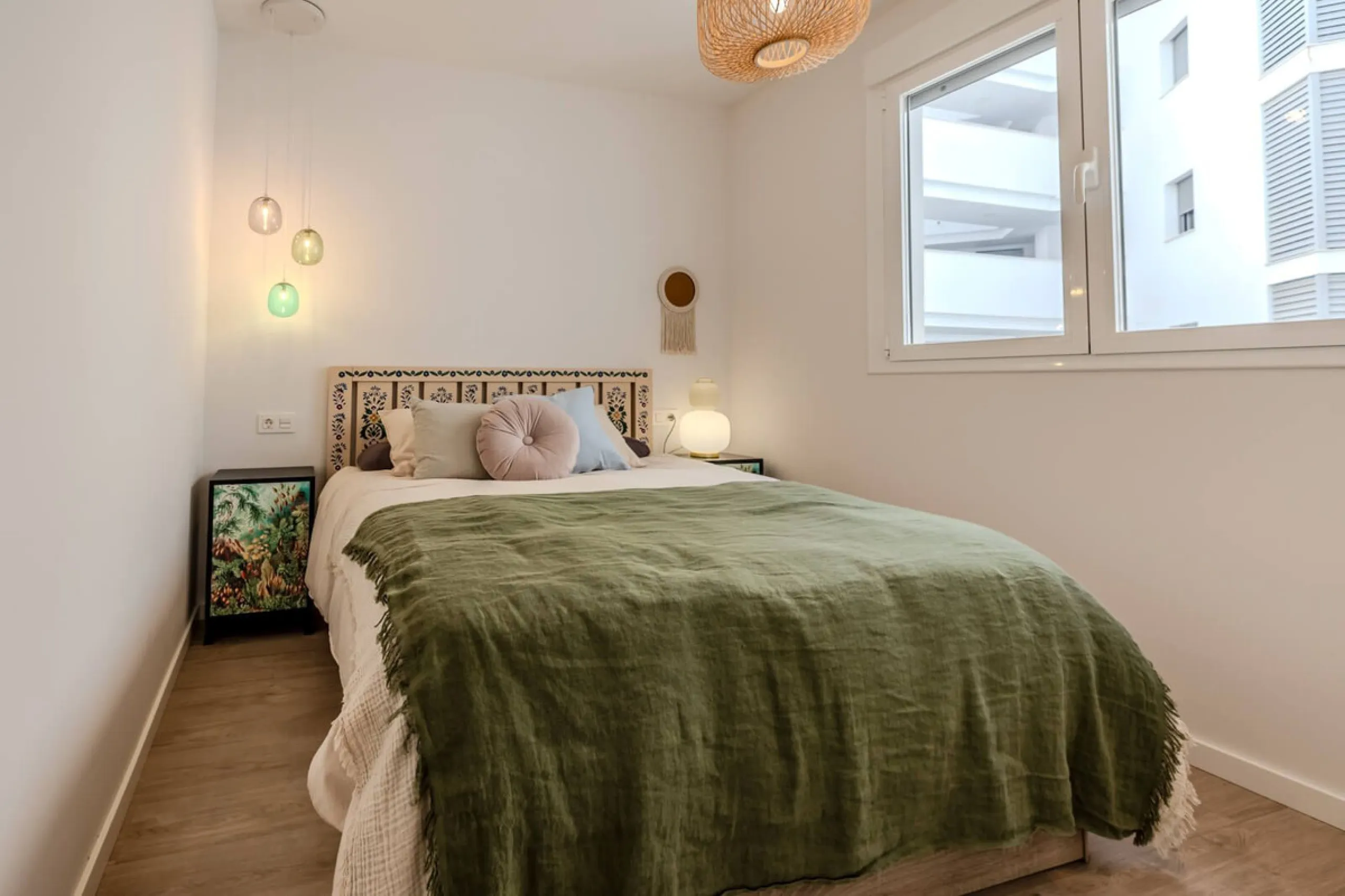 Located in the Campana area of Nueva Andalucia, an international and lively area to live in, with all amenities within walking distance of your home, including restaurants, pharmacies, schools, supermarkets, etc. Jardines de Guadaiza is a modern apartment