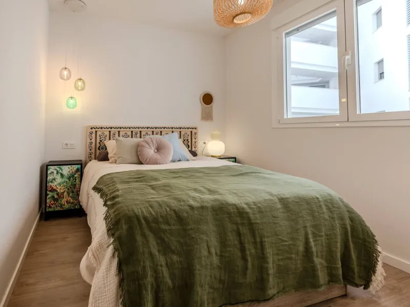 Located in the Campana area of Nueva Andalucia, an international and lively area to live in, with all amenities within walking distance of your home, including restaurants, pharmacies, schools, supermarkets, etc. Jardines de Guadaiza is a modern apartment