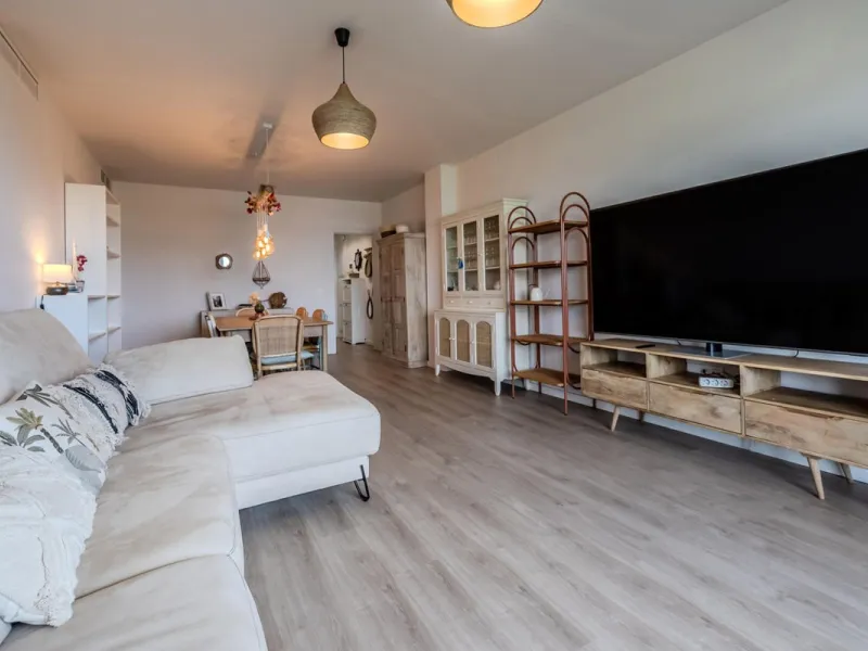 Located in the Campana area of Nueva Andalucia, an international and lively area to live in, with all amenities within walking distance of your home, including restaurants, pharmacies, schools, supermarkets, etc. Jardines de Guadaiza is a modern apartment