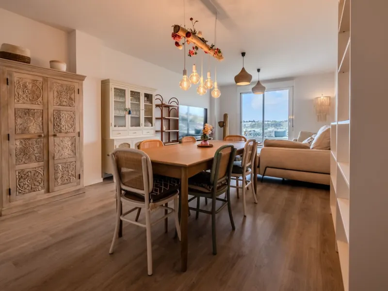 Located in the Campana area of Nueva Andalucia, an international and lively area to live in, with all amenities within walking distance of your home, including restaurants, pharmacies, schools, supermarkets, etc. Jardines de Guadaiza is a modern apartment
