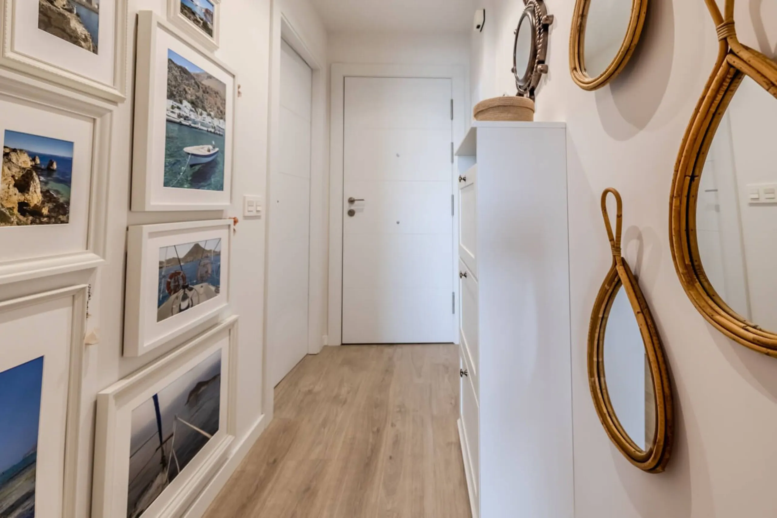Located in the Campana area of Nueva Andalucia, an international and lively area to live in, with all amenities within walking distance of your home, including restaurants, pharmacies, schools, supermarkets, etc. Jardines de Guadaiza is a modern apartment