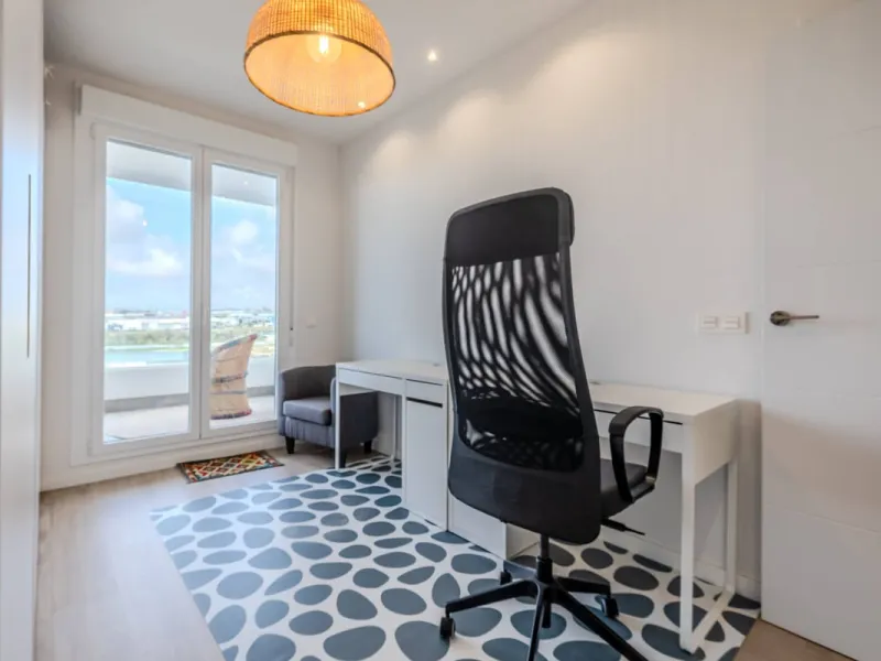 Located in the Campana area of Nueva Andalucia, an international and lively area to live in, with all amenities within walking distance of your home, including restaurants, pharmacies, schools, supermarkets, etc. Jardines de Guadaiza is a modern apartment