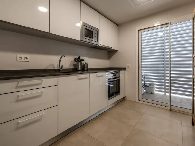 Located in the Campana area of Nueva Andalucia, an international and lively area to live in, with all amenities within walking distance of your home, including restaurants, pharmacies, schools, supermarkets, etc. Jardines de Guadaiza is a modern apartment