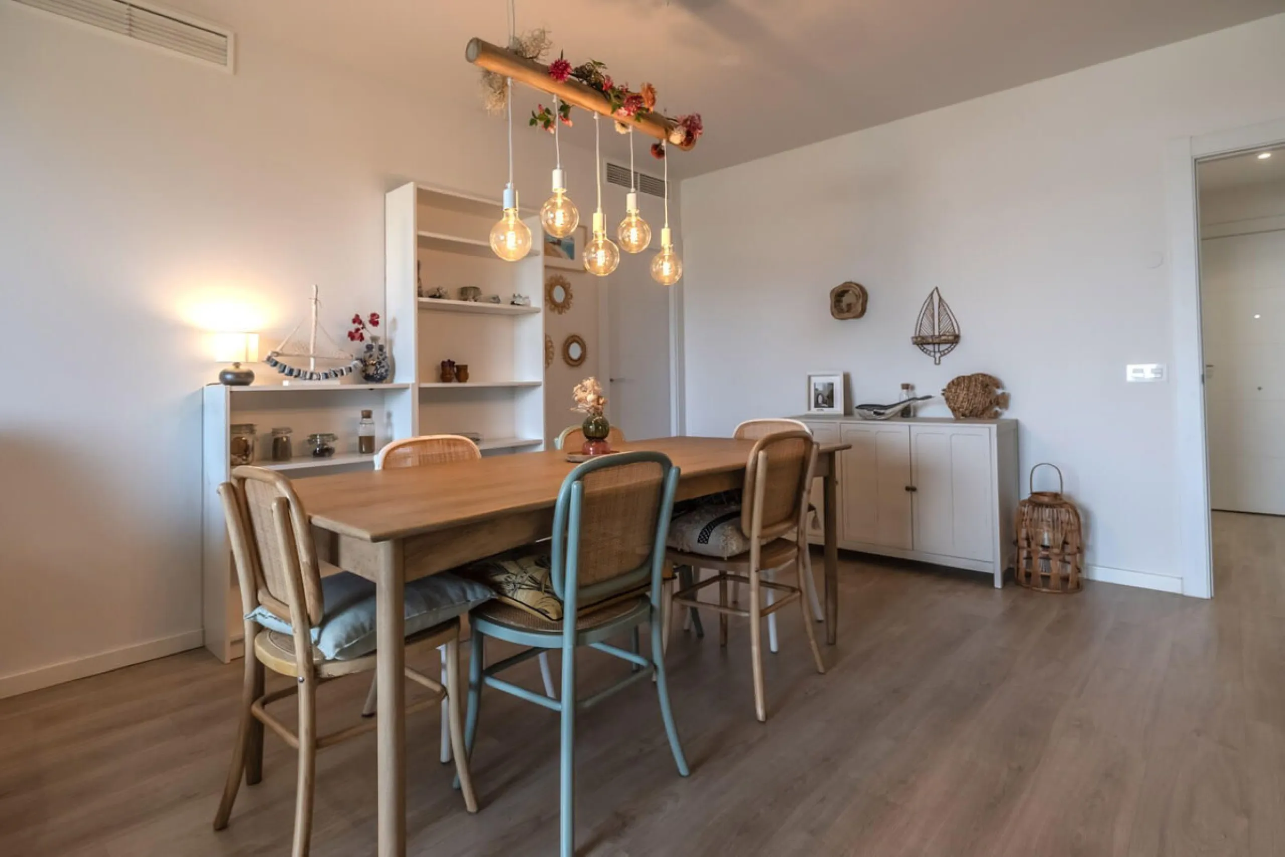 Located in the Campana area of Nueva Andalucia, an international and lively area to live in, with all amenities within walking distance of your home, including restaurants, pharmacies, schools, supermarkets, etc. Jardines de Guadaiza is a modern apartment
