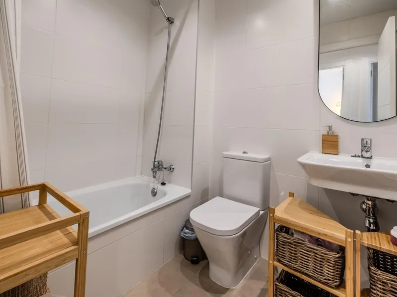 Located in the Campana area of Nueva Andalucia, an international and lively area to live in, with all amenities within walking distance of your home, including restaurants, pharmacies, schools, supermarkets, etc. Jardines de Guadaiza is a modern apartment