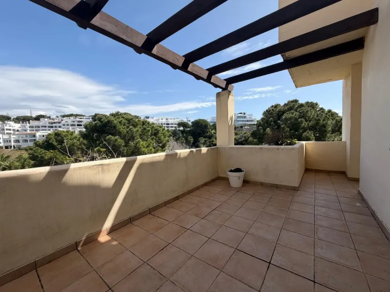 Bright apartment in Benahavís with large terrace and southwest orientation