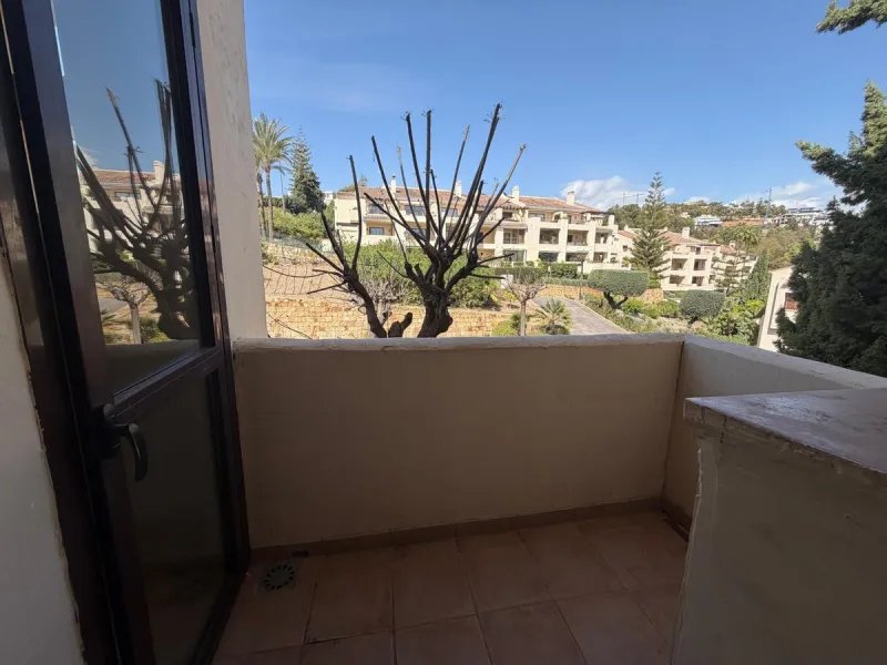 Bright apartment in Benahavís with large terrace and southwest orientation
