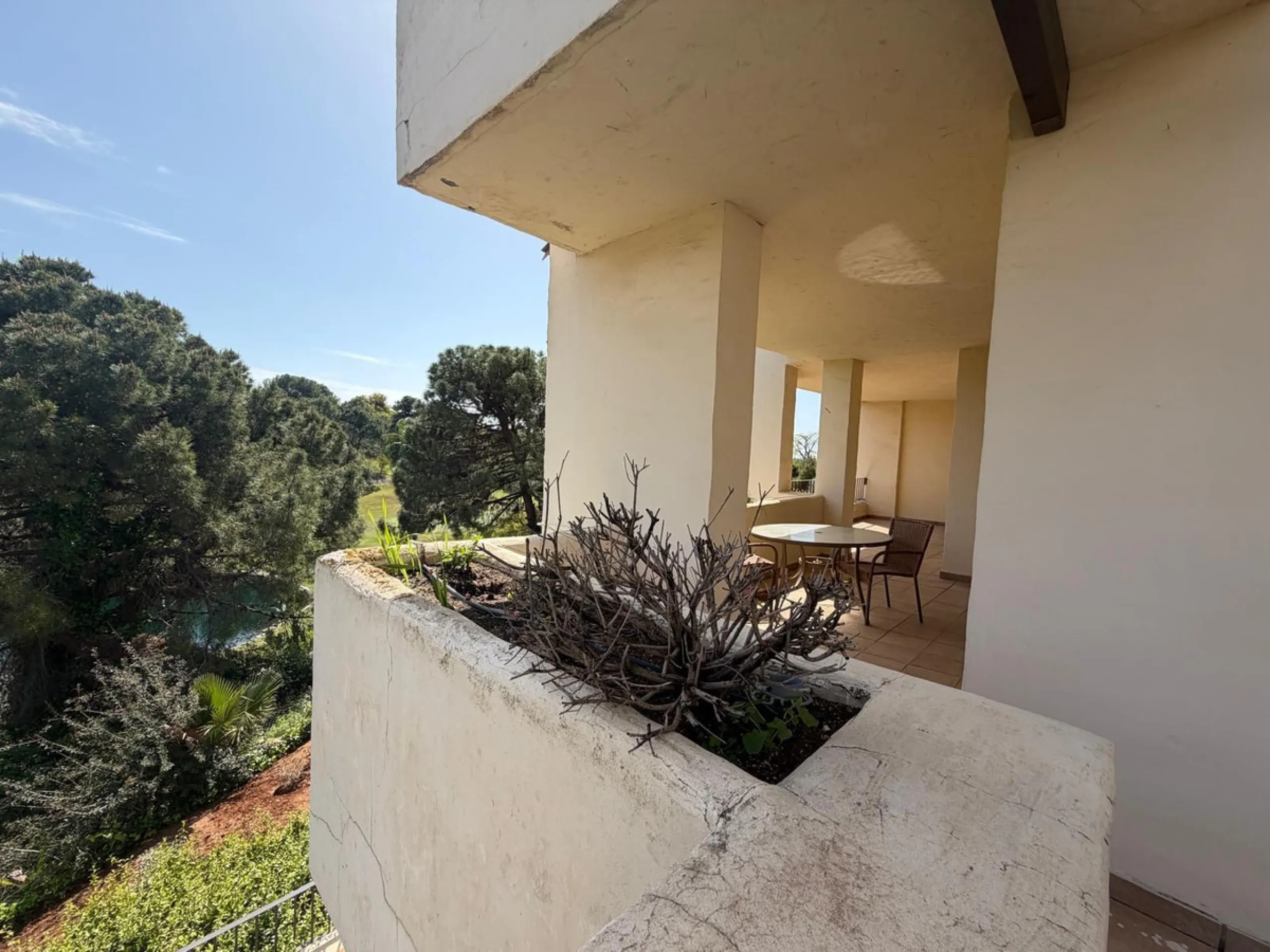 Bright apartment in Benahavís with large terrace and southwest orientation