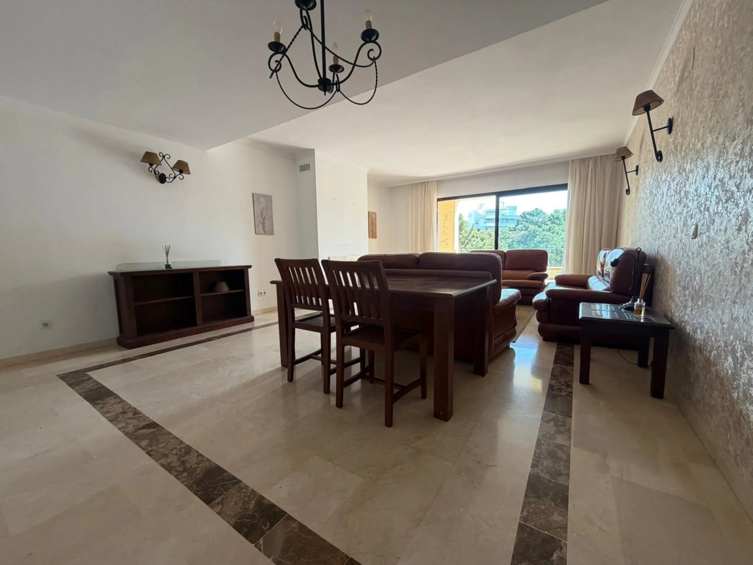 Bright apartment in Benahavís with large terrace and southwest orientation