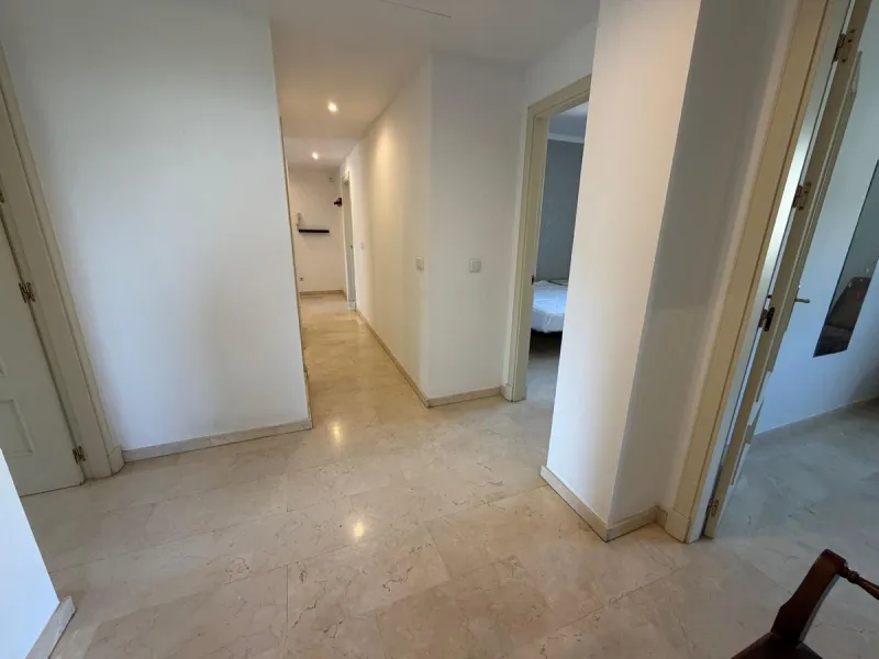 Bright apartment in Benahavís with large terrace and southwest orientation