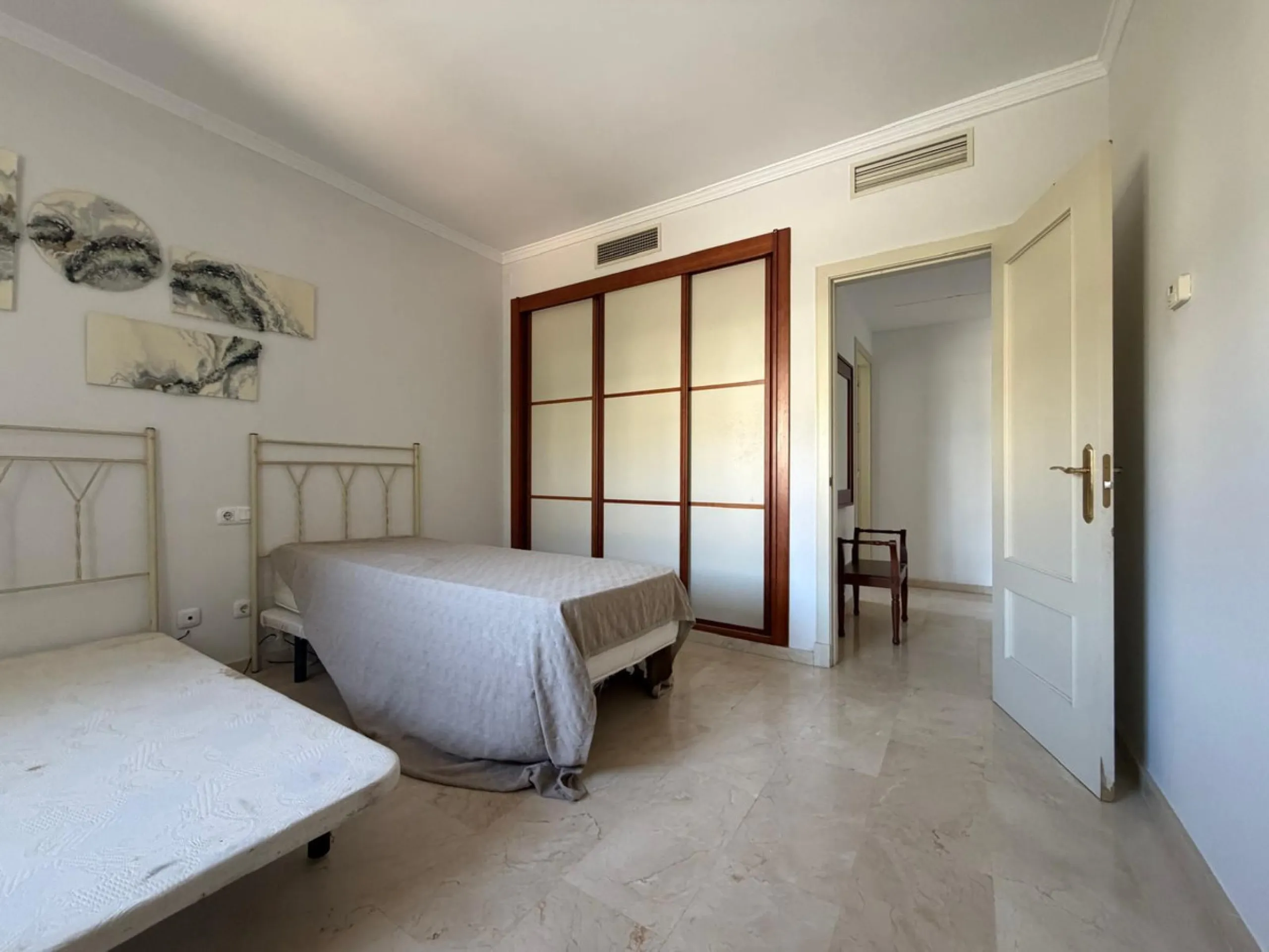 Bright apartment in Benahavís with large terrace and southwest orientation