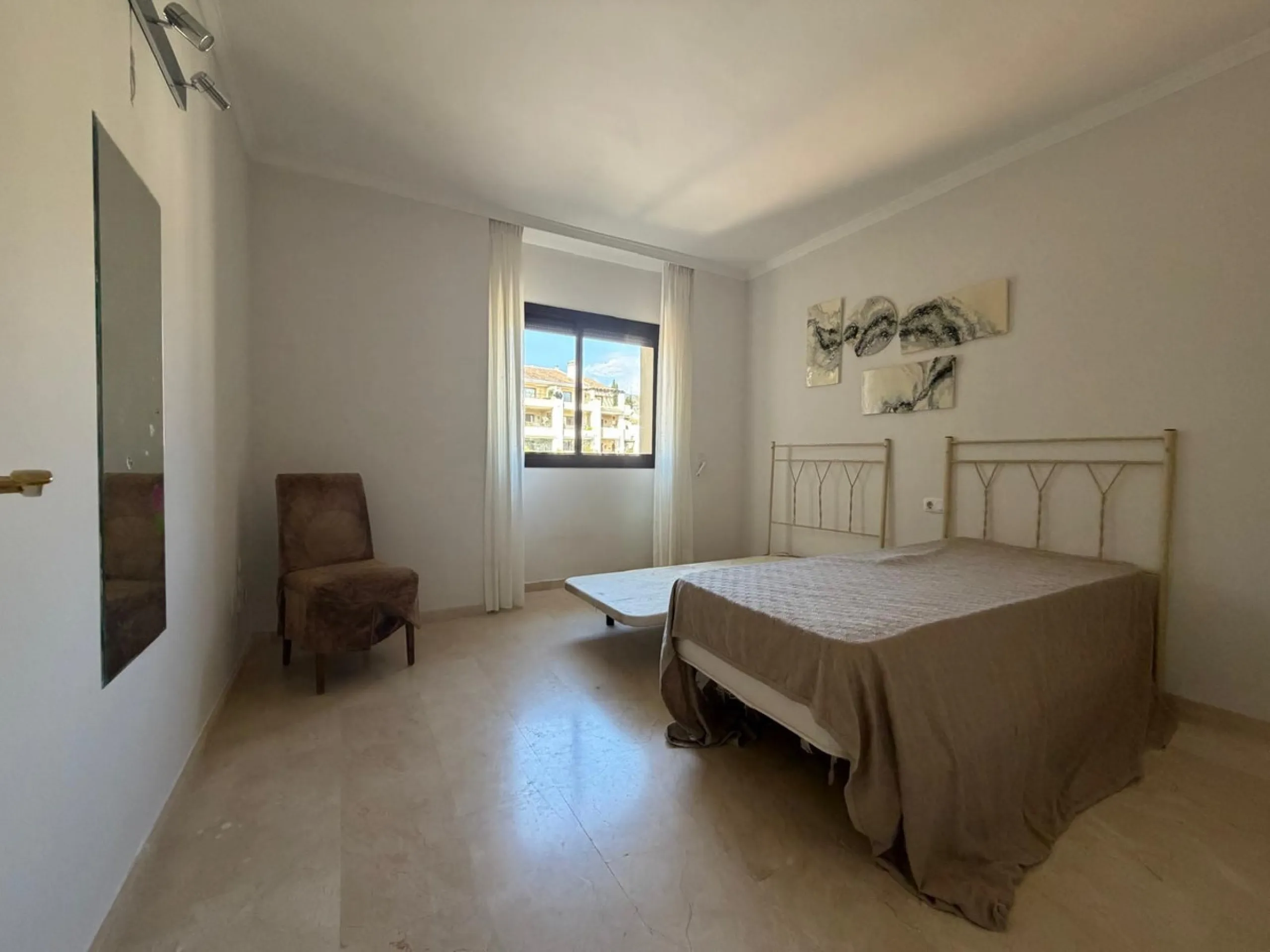 Bright apartment in Benahavís with large terrace and southwest orientation