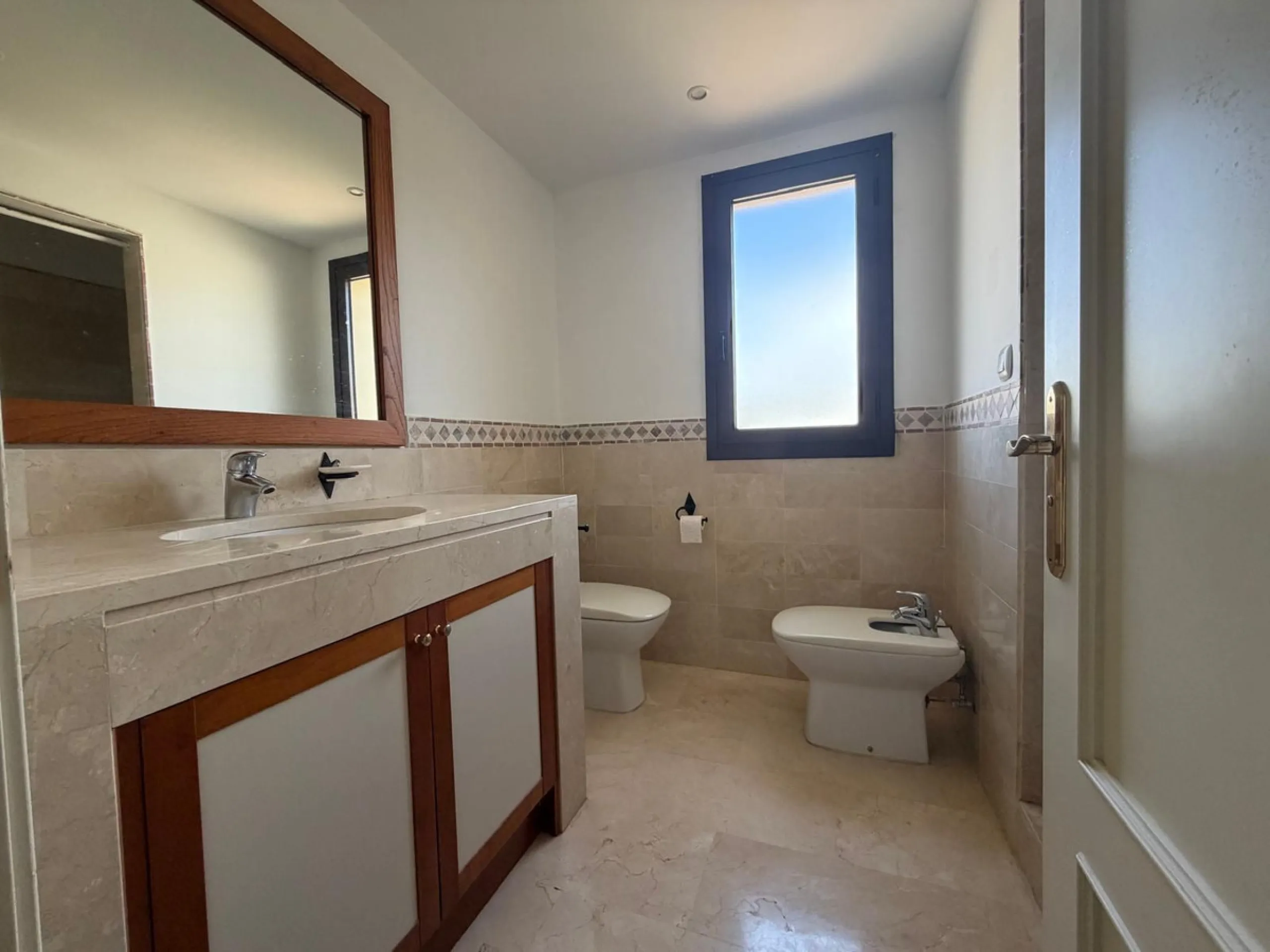 Bright apartment in Benahavís with large terrace and southwest orientation
