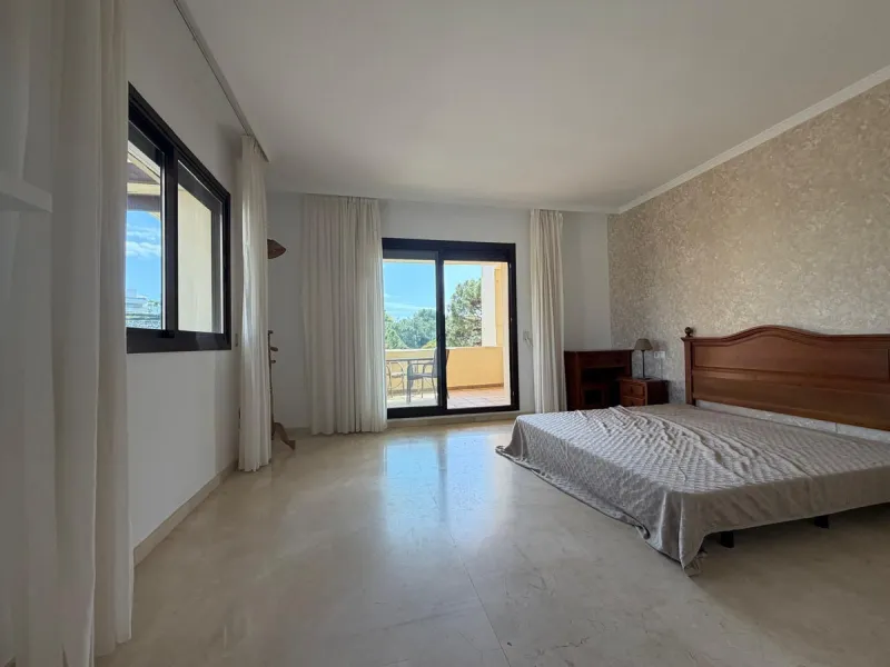 Bright apartment in Benahavís with large terrace and southwest orientation