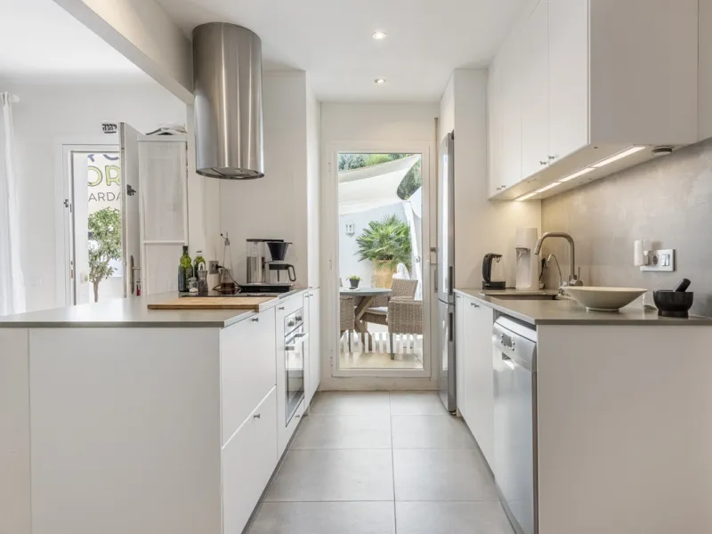 Beautiful two bedroom ground floor apartment, located in the sought-after Birdie Club community in Río Real, Marbella, this renovated property offers a peaceful and secure setting just a short walk from the beach, close to the golf club, and next to the f